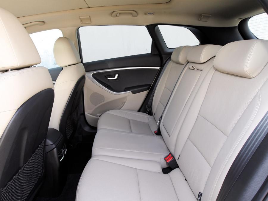 Hyundai i30 Wagon 2012 года  (фото 8 из 19)